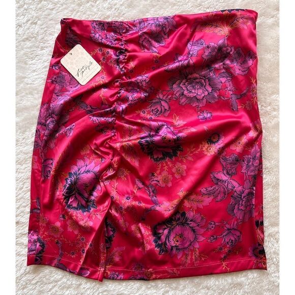 NWT Free People Avas Print Miniskirt in Deep Magenta Combo - Picture 13 of 16
